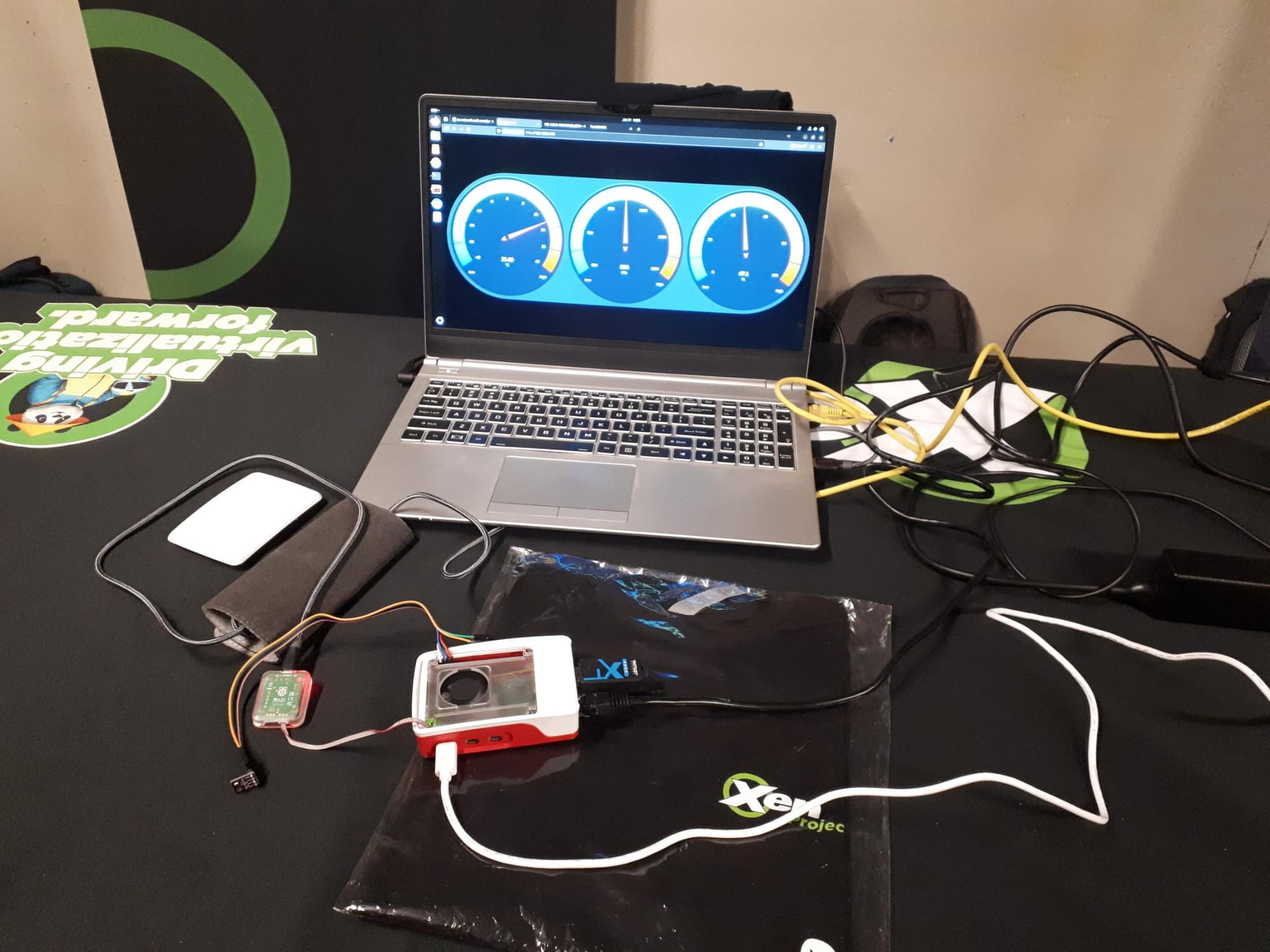 Xen embedded demo running on a laptop and small device at the FOSDEM booth.